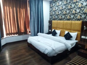 7 habitaciones, escritorio, wifi y ropa de cama 