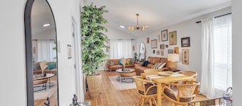 Relaxing Family Retreat In West Arlington 2 Bedroom Duplex