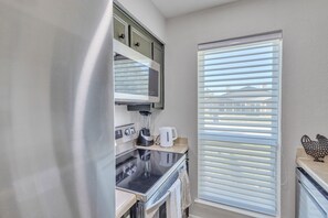 Duplex, 2 Bedrooms | Private kitchen | Fridge, oven, coffee/tea maker, electric kettle