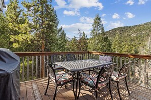 House, 6 Bedrooms | Outdoor dining - Cascade Mountain Home By Estes Park Homes 6 Bedroom Home (Estes Park)