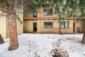 Condo, 2 Bedrooms | Exterior