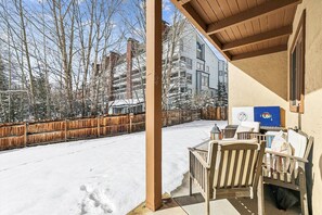 Condo, 2 Bedrooms | Property grounds