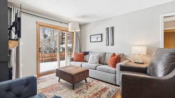 Condo, 2 Bedrooms | Living area