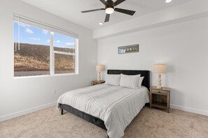 2 間臥室、書桌、筆電工作空間、熨斗/熨衣板