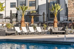Appart'hôtel, 2 chambres | Piscine | Piscine couverte
