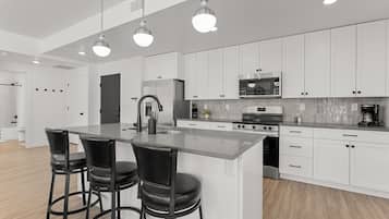 Condo, 2 Bedrooms | Private kitchen