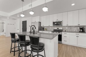 Private kitchen - Cliff Side Retreat 2 Bedroom Condo (Washington)