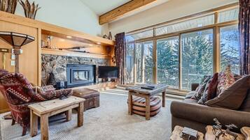 Condo, 3 Bedrooms | Living area | Smart TV