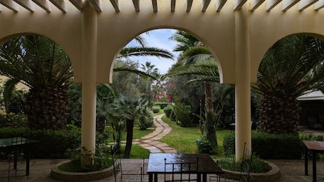 Restaurante. Les Cypres Hotel Restaurant