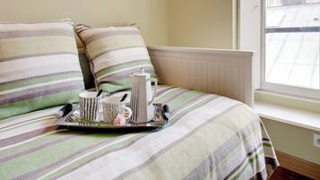 Apartment | 2 bedrooms, in-room safe, iron/ironing board