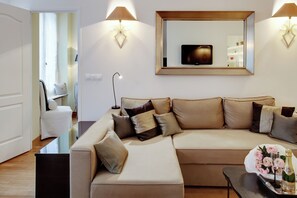 Apartment | Living area - St Germain Grenelle Residence (Paris)