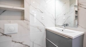 Apartamento | Banheiro | Toalhas de banho, papel higiênico