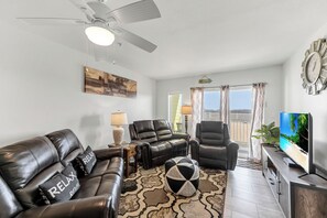 TV - Spacious beachfront condo with community pool! (Port Aransas)