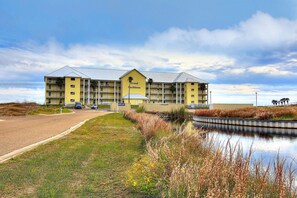 Exterior - Spacious beachfront condo with community pool! (Port Aransas)