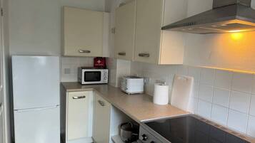 House | Private kitchen | Fridge, microwave, oven, stovetop