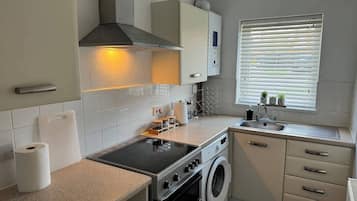 House | Private kitchen | Fridge, microwave, oven, stovetop