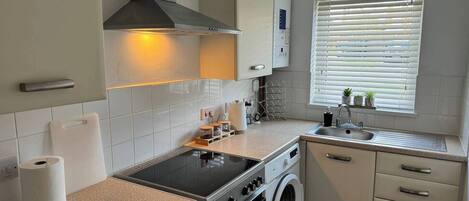 Ferienhaus | Eigene Küche | Kühlschrank, Mikrowelle, Ofen, Herdplatte