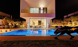 Villa, 5 slaapkamers, privézwembad, uitzicht op tuin | Zwembad | Een buitenzwembad