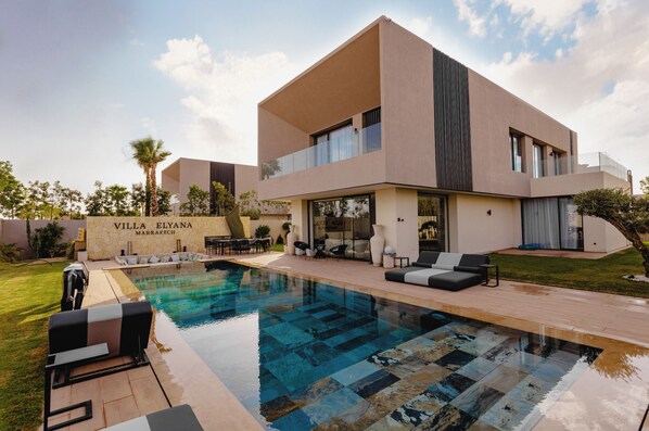 Villa, 5 chambres, piscine privée, vue jardin | Piscine | Piscine extérieure