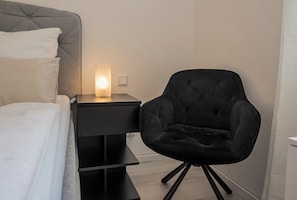 1 Schlafzimmer, Schreibtisch, Bügeleisen/Bügelbrett, Reisekinderbett