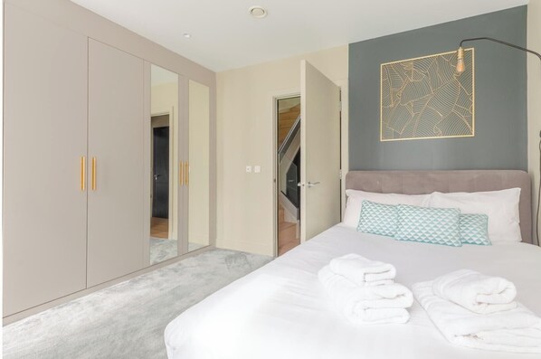 2 bedrooms, iron/ironing board, Internet, bed sheets