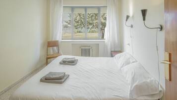 6 bedrooms, iron/ironing board, bed sheets