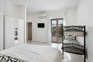 1 bedroom, free WiFi, bed sheets - Sole Room with Private Bathroom and Mountain View (Agerola)