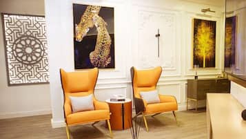 Apartamento familiar, balcón, vistas a la ciudad | Zona de estar