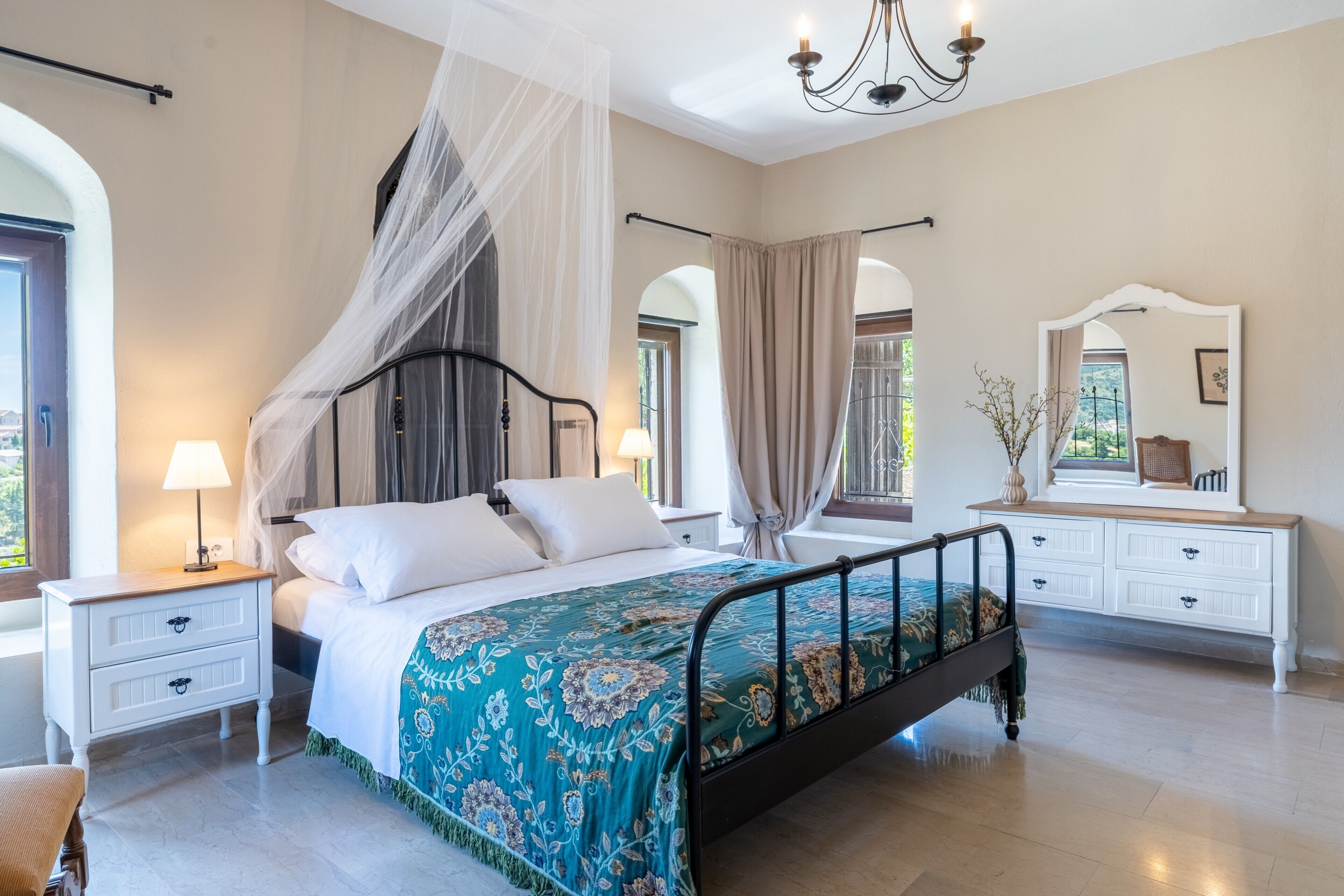 3 chambres, fer et planche à repasser, Wi-Fi gratuit, draps fournis