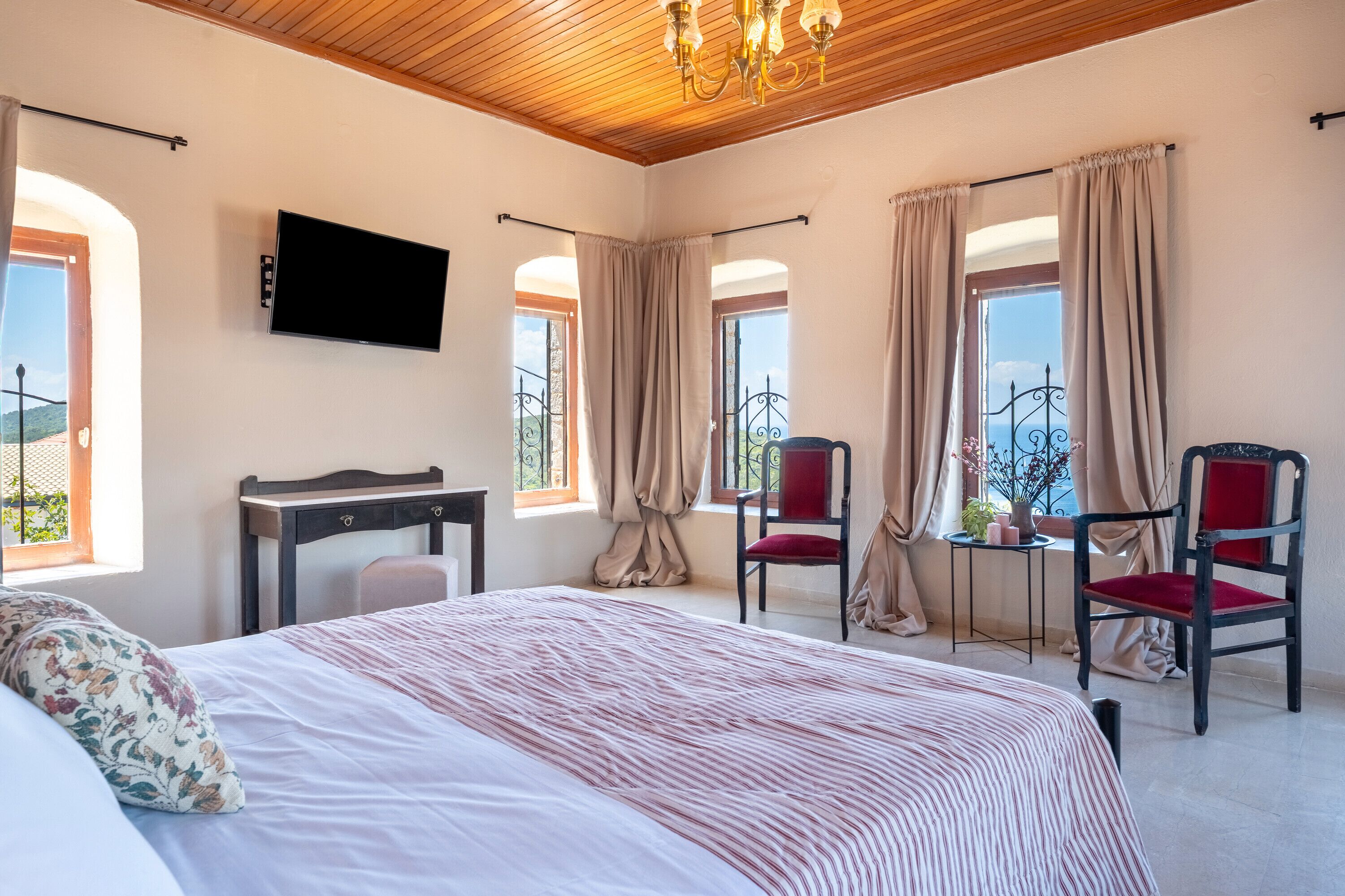 1 chambre, fer et planche à repasser, Wi-Fi gratuit, draps fournis