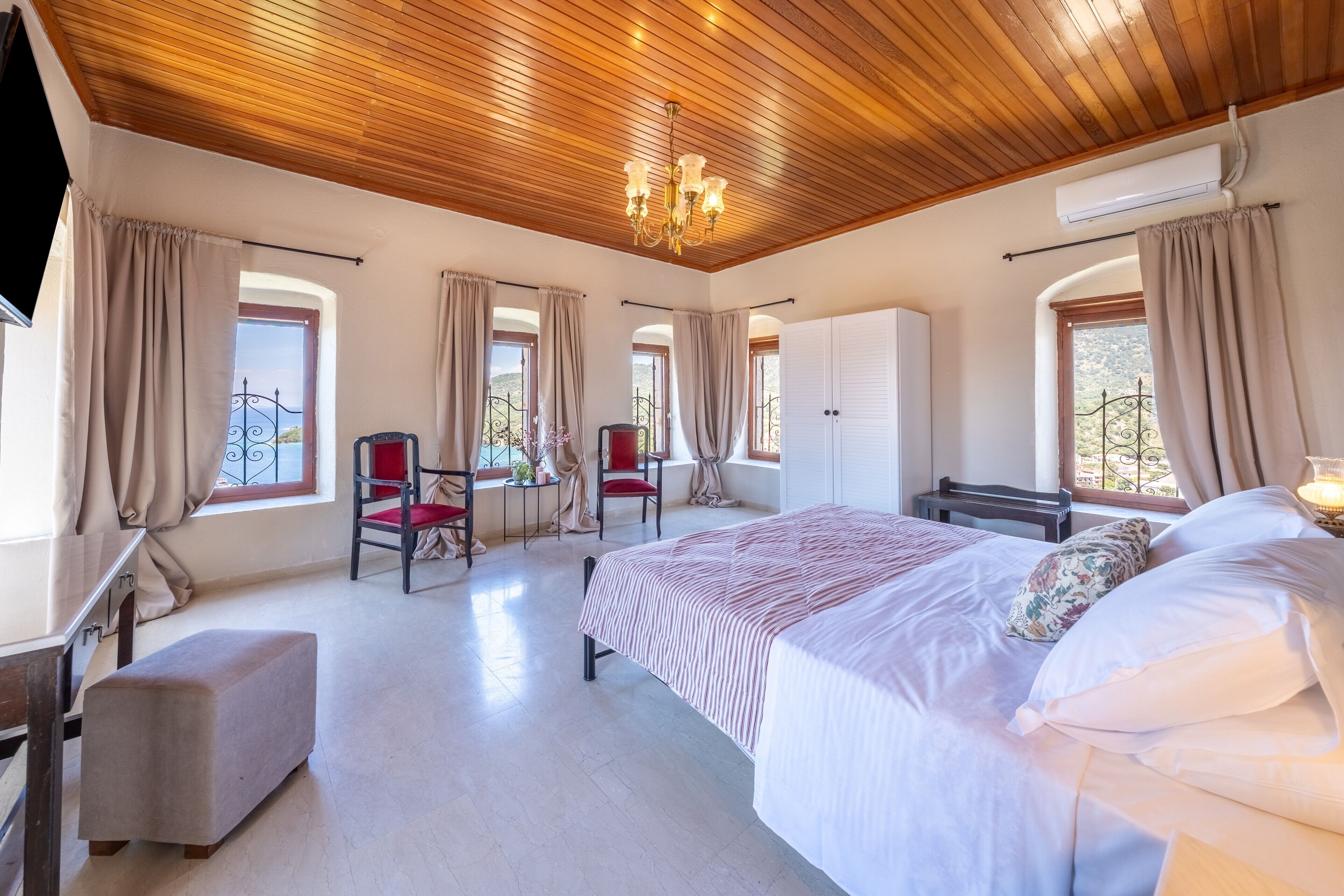 1 slaapkamer, een strijkplank/strijkijzer, gratis wifi, beddengoed