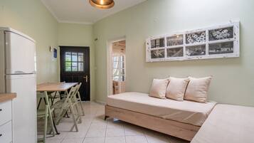 1 slaapkamer, een strijkplank/strijkijzer, gratis wifi, beddengoed