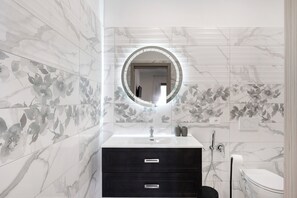 Shower, hair dryer, towels - Guest House 'Camera Mare with Private Bathroom' with Mountain View (Agerola)