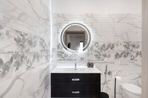 Dusche, Haartrockner, Handtücher