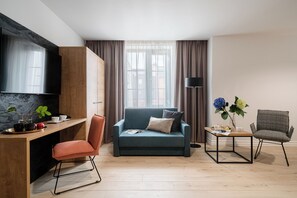 Deluxe Quadruple Room | Desk, iron/ironing board, free WiFi, bed sheets - Hotel Jazz Wrocław Market Square (Wroclaw)