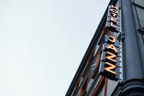 A hotel sign with the name "HOTEL ZANNIN" in illuminated letters. - Hotel Jazz Wrocław Market Square (Wroclaw)