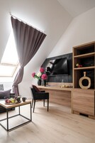 Una scrivania, ferro/asse da stiro, Wi-Fi gratuito, lenzuola