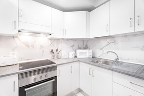 Fridge, microwave, stovetop, electric kettle