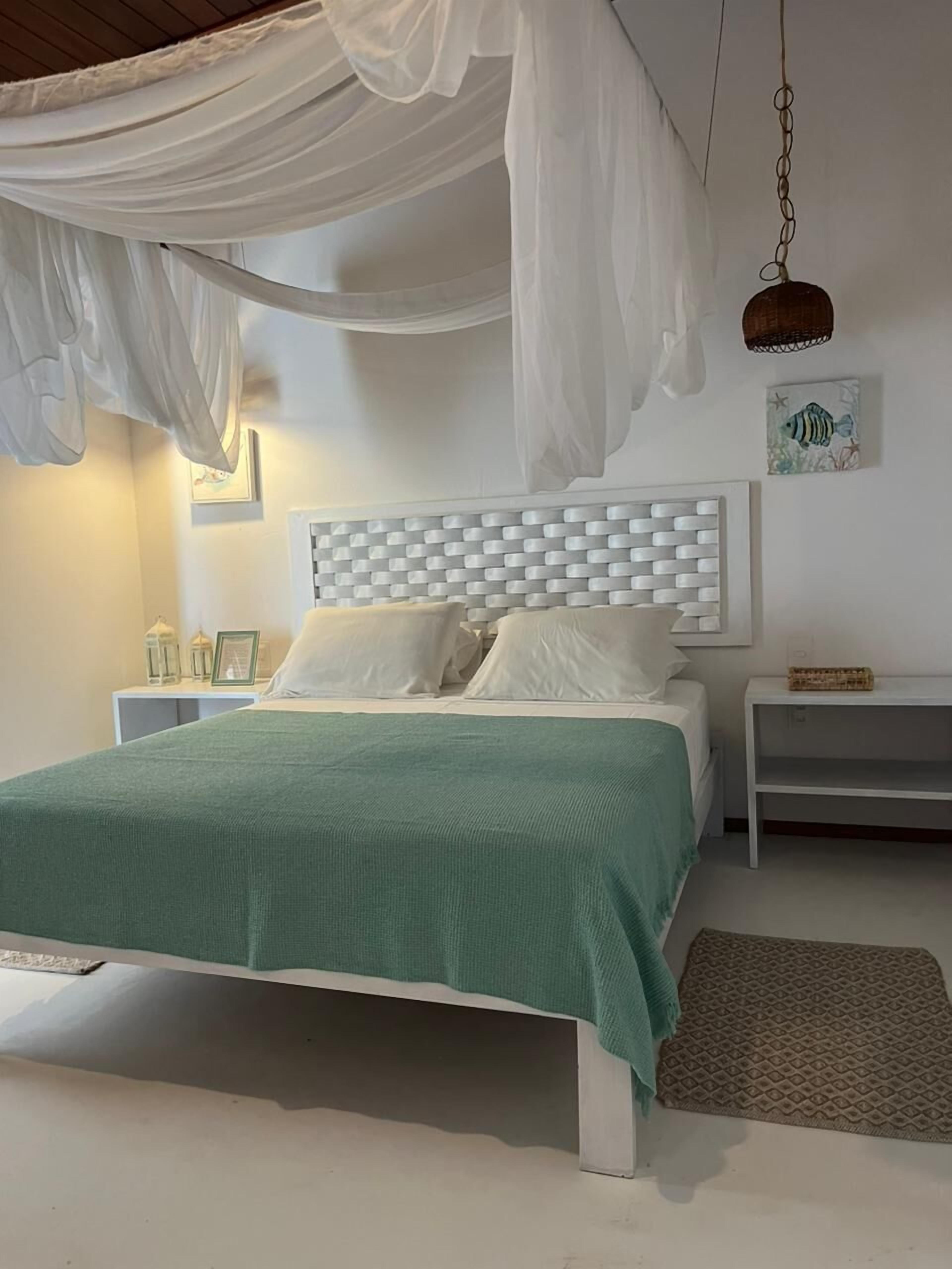 Suite estudio económica | Minibar, caja de seguridad en la habitación, wifi gratis y ropa de cama 