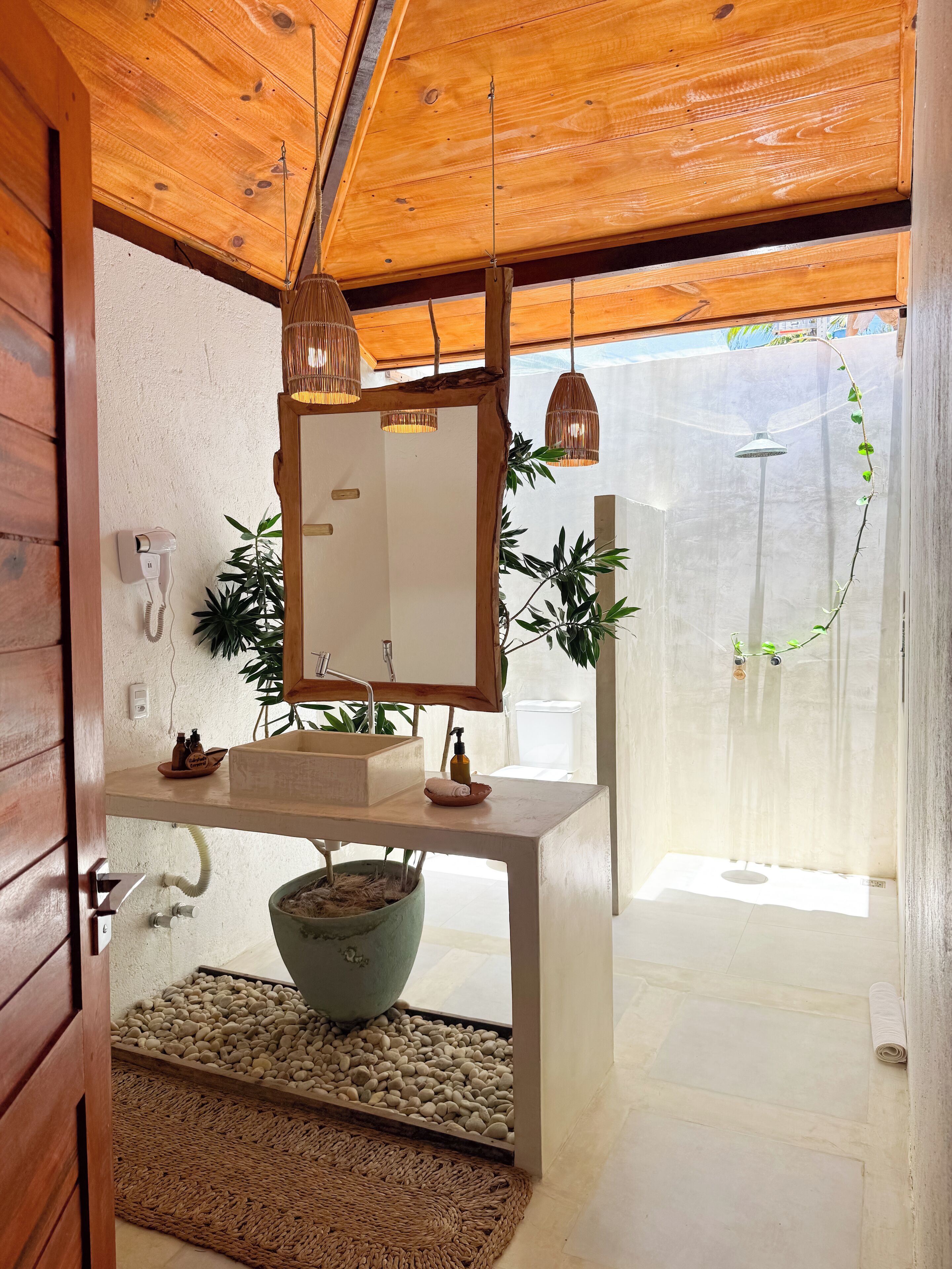 Chalet Deluxe, lanai | Salle de bain | Articles de toilette (gratuits), séchoir à cheveux, serviettes fournies