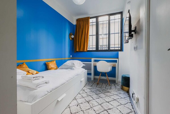 Apartament | Planxa i posts de planxar i roba de llit 