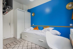 Apartment | Iron/ironing board, bed sheets - Cosy Studio - Belleville (Paris)