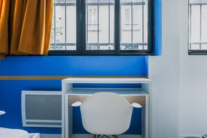 Apartment | Iron/ironing board, bed sheets