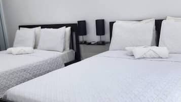 1 dormitori, planxa i posts de planxar, wifi i roba de llit