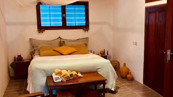 2 dormitorios, tabla de planchar con plancha, ropa de cama