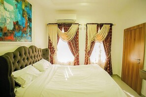 Economy Apartment, Balcony, City View | 3 bedrooms, in-room safe, desk, laptop workspace - Kiki's Home and Apartments (Magboro)
