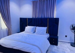 经济公寓, 阳台, 城市景观 | 3 多间卧室、客房内保险箱、办公桌、笔记本电脑工作区