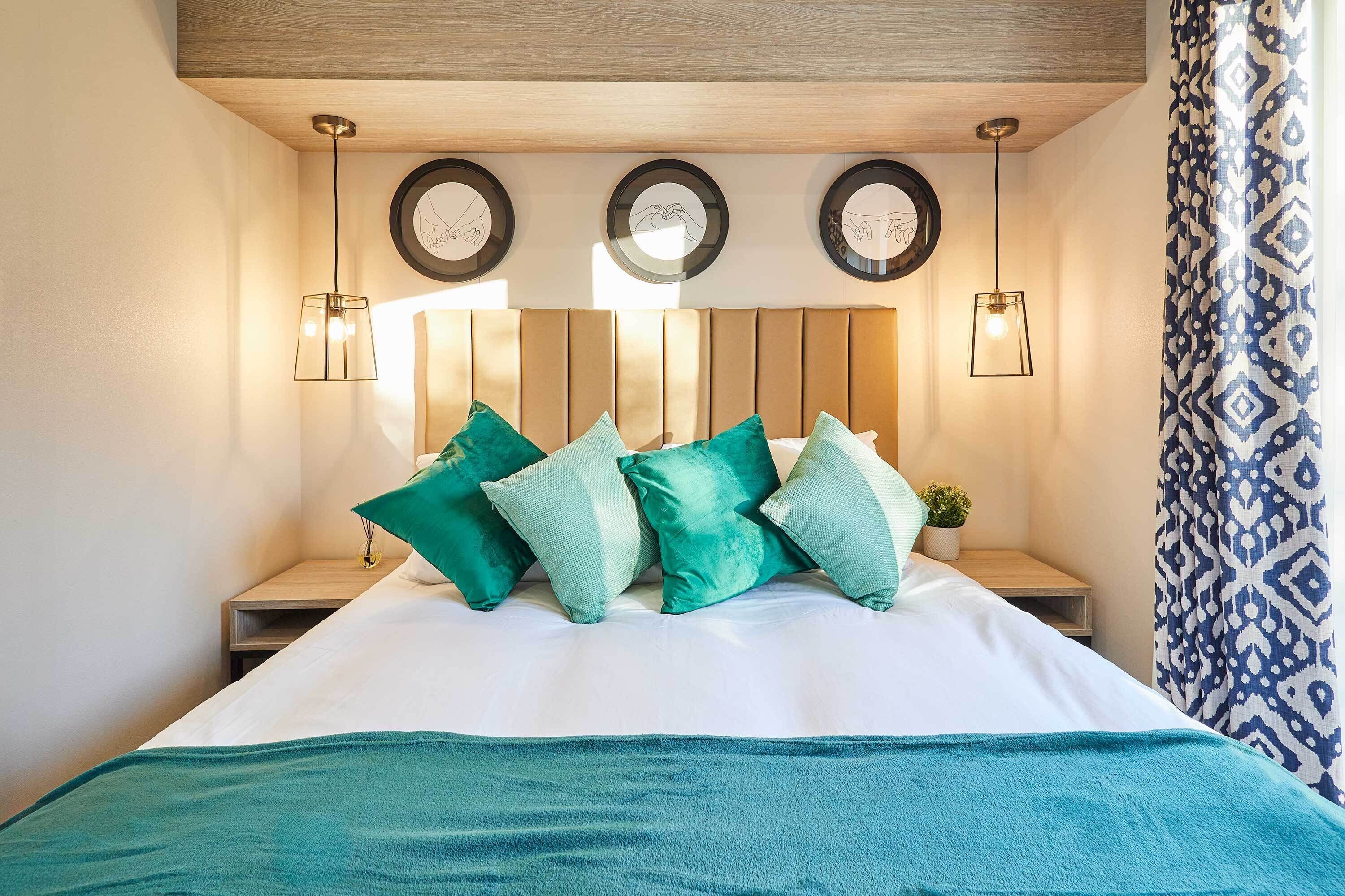 3 bedrooms, desk, iron/ironing board, travel crib