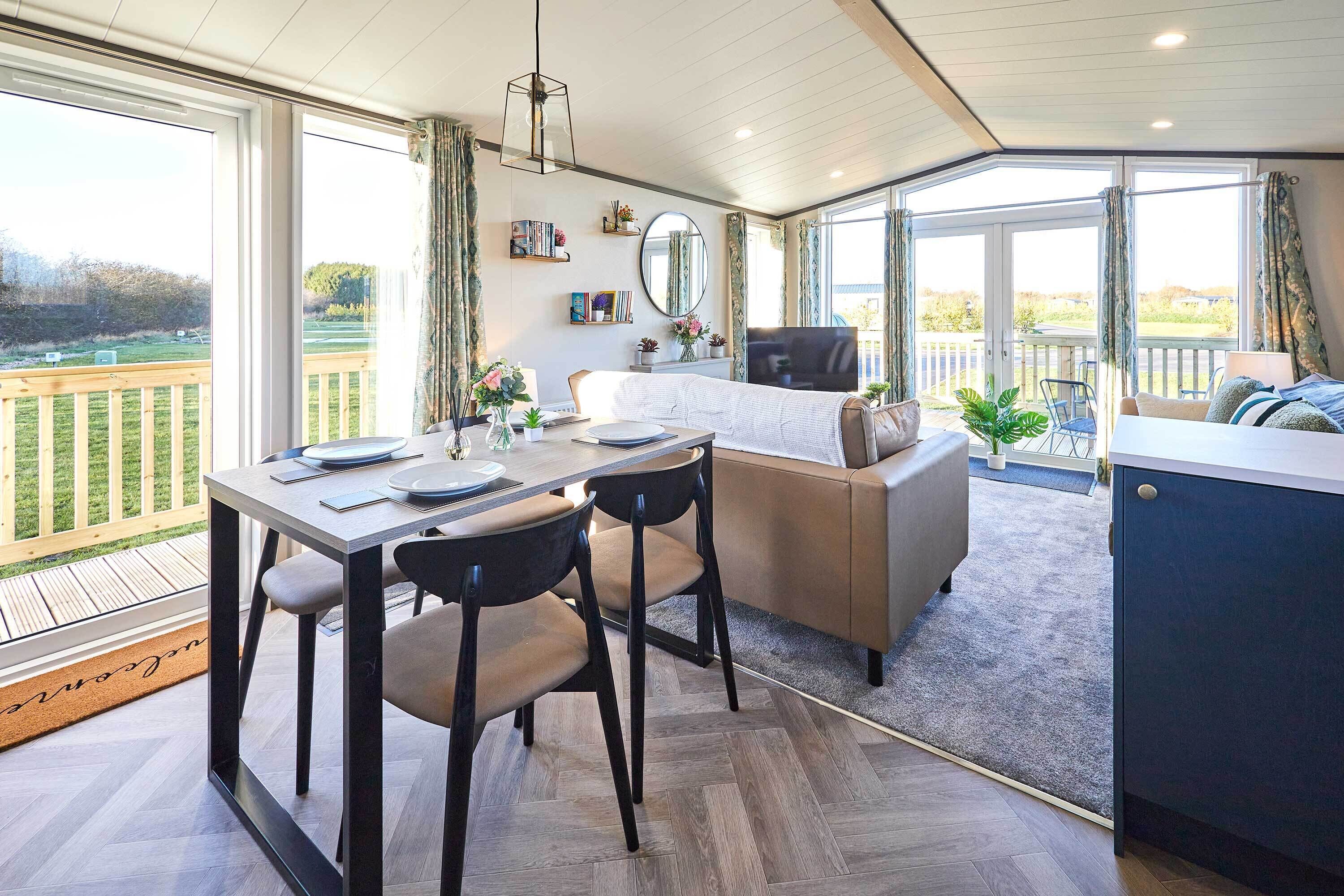 Televisio, DVD-soitin, työhuone