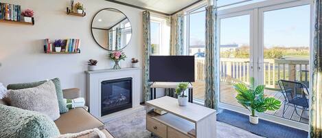 Fernseher, DVD-Player, Arbeitsbereiche